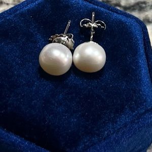 10mm Fresh water pearls. perfect to match your OOTD.